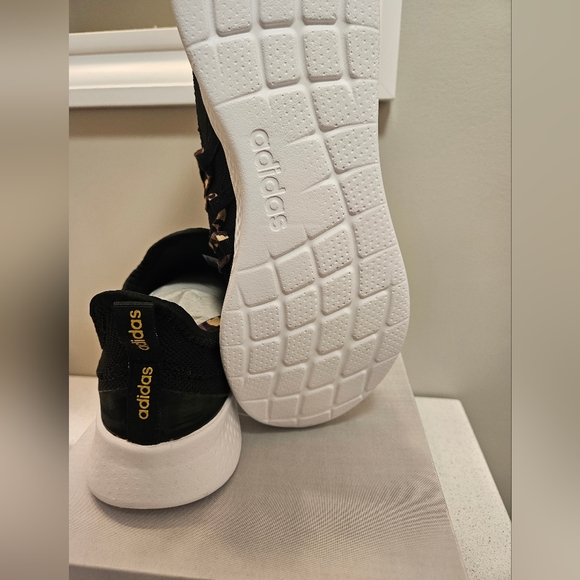 Women's adidas shoes - Picture 3 of 7